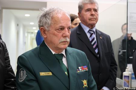 V prostorih občinske stavbe na ogled razstava literarnih in likovnih del na temo Častni občan Kamnika (33)